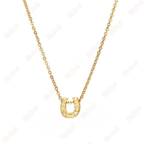 gold chain necklace horseshoe pendant